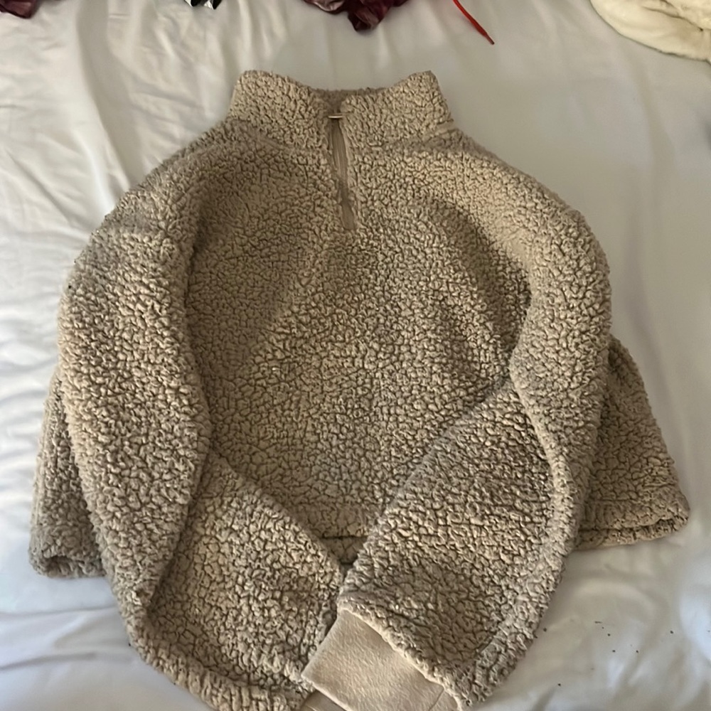 fuzzy cute kinda cropped jacket very cute with mom jeans or boyfriend jeans